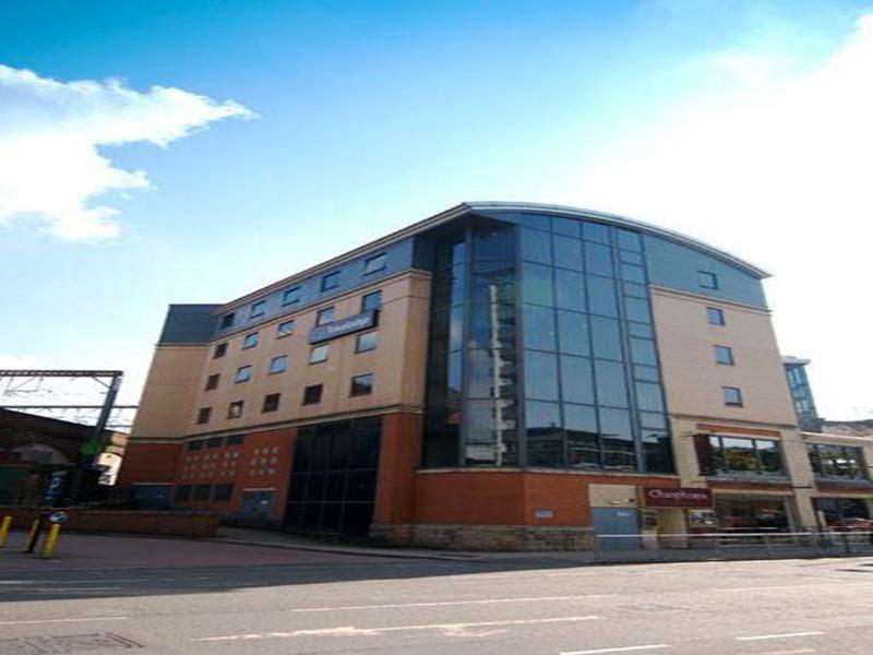 Travelodge Leeds Central Экстерьер фото