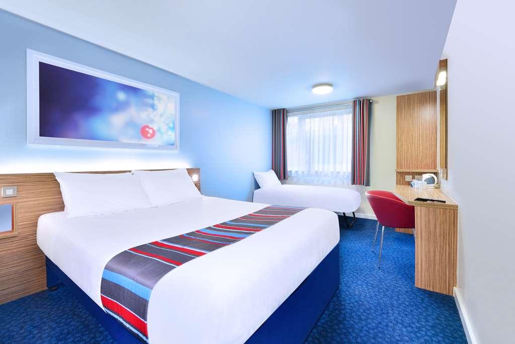 Travelodge Leeds Central Номер фото
